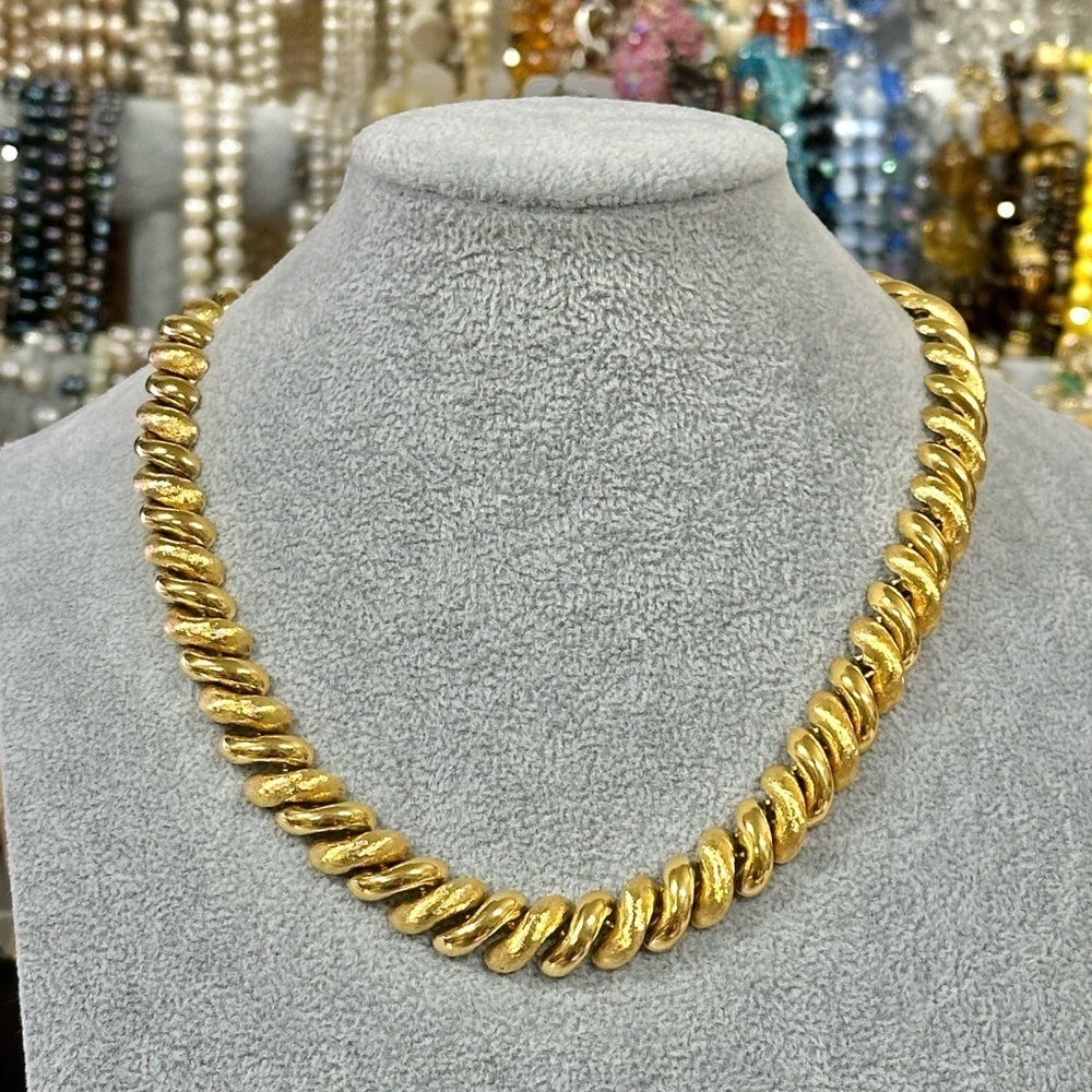 Vintage Signed Pat. 4774.743 Napier Shinny And Brush Gold Tone Collar Necklace